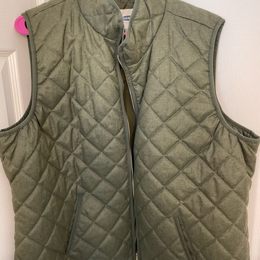Old Navy Vest. Like new. XXL